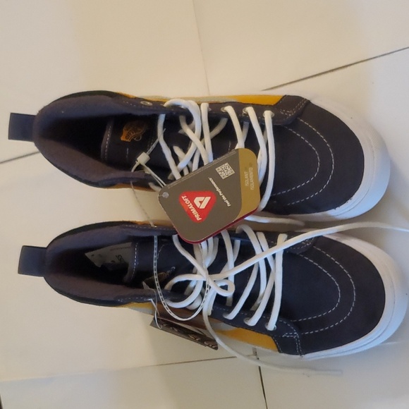 Vans Other - New with tags Vans off the wall Boys sneakers size 5